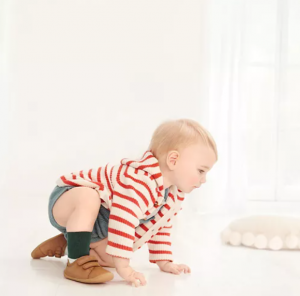 clarks baby crawling shoes